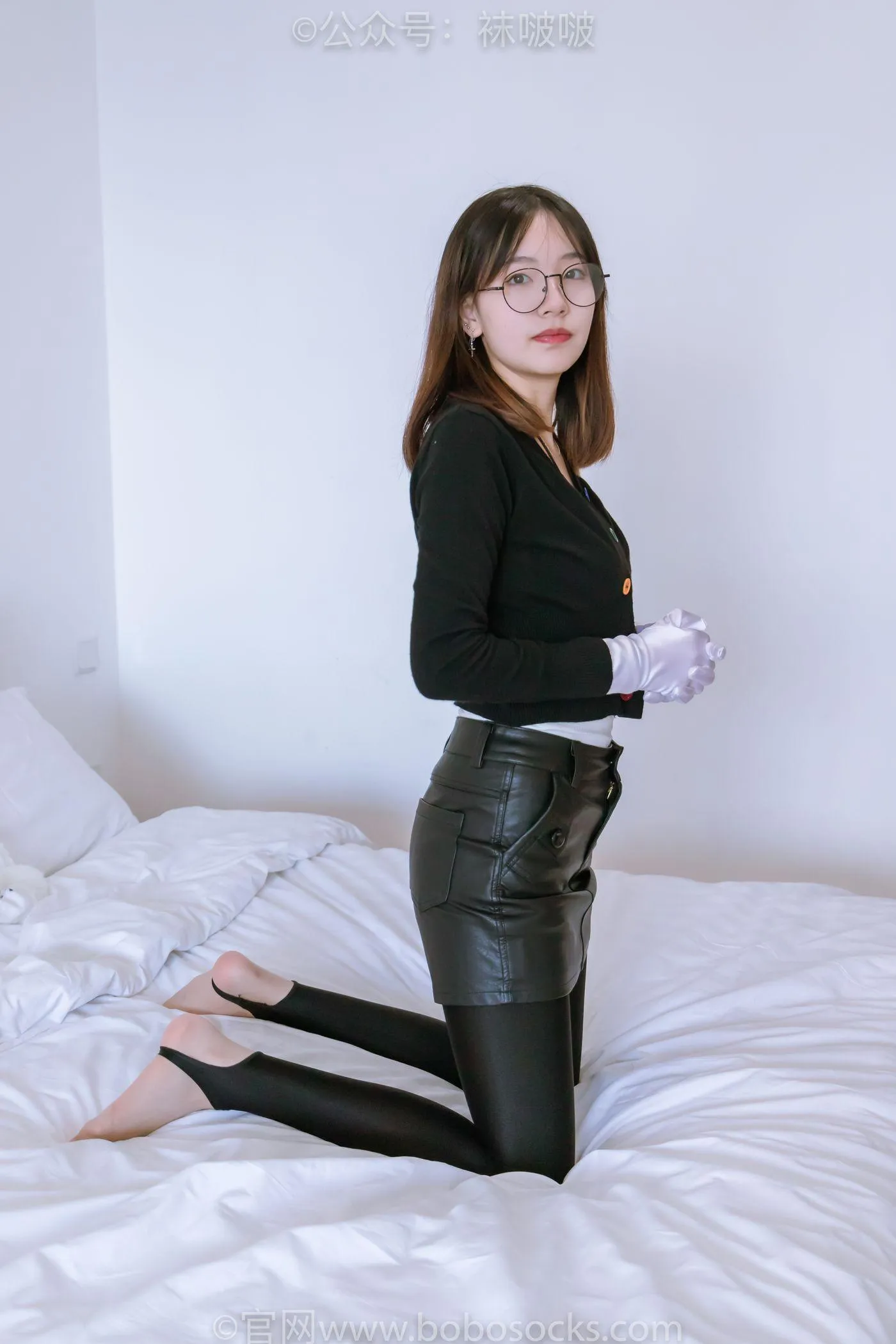 [BoBoSocks袜啵啵]NO.041 小甜豆-高跟长靴、黑色踩脚裤、肉丝 [140P]插图4